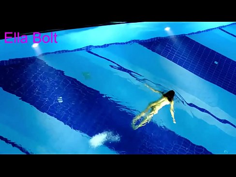 ❤️ मी पाहणे थांबवू शकत नाही, तरुण गोरा ELLA BOLT रिसॉर्ट पूलमध्ये नग्न पोहताना पकडला गेला गुदद्वारासंबंधीचा व्हिडिओ mr.milfnut-net.ru वर